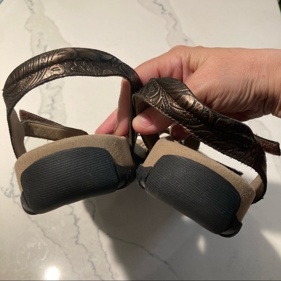 TAOS Sz 11  Trophy Strappy Copper Colourway Velcro Closure Comfort Sandals - Picture 14 of 16